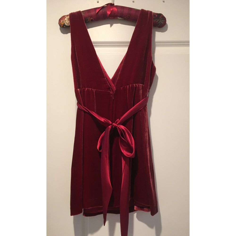 Laundry by Shelli Segal, Velvet tunic top with embellished belt - Picture 2 of 3